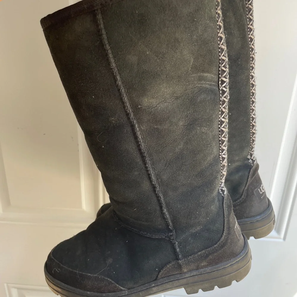 UGG Black Shearling-Lined Boot Interior Detail